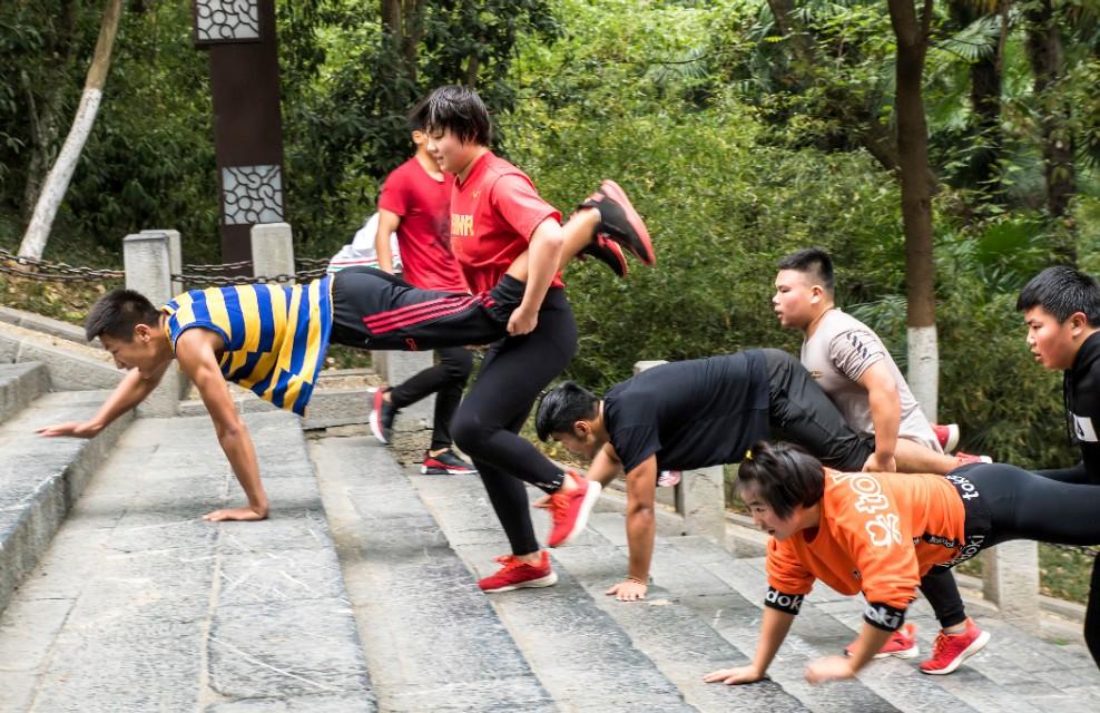 体育旅游规划，把汗水洒在风景里，才是2025年最酷的旅行方式