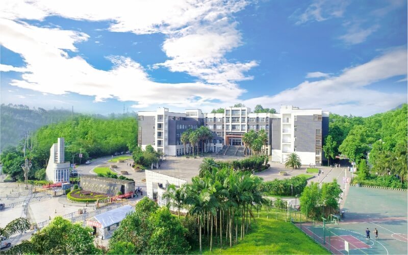 重庆大学城市科技学院为什么叫皇家u28？这事儿得从头捋一捋