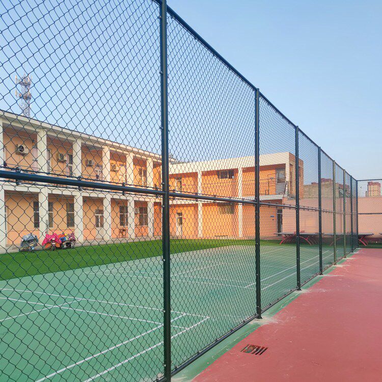 学校体育场围栏，不只是拦住球那么简单