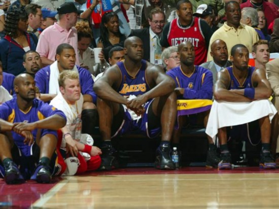 NBA 2004总决赛，底特律活塞如何用铁血防守掀翻湖人F4？