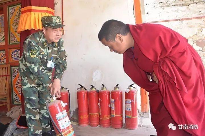 甘南坐车旅游攻略，一个人、一辆班车，也能走完这片草原和寺院