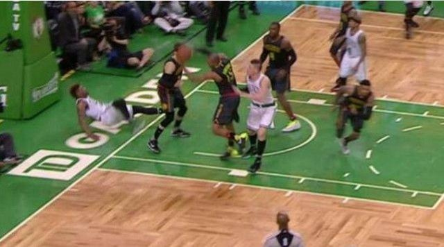 假摔NBA，是艺术还是骗术？聊聊球场上的演技派